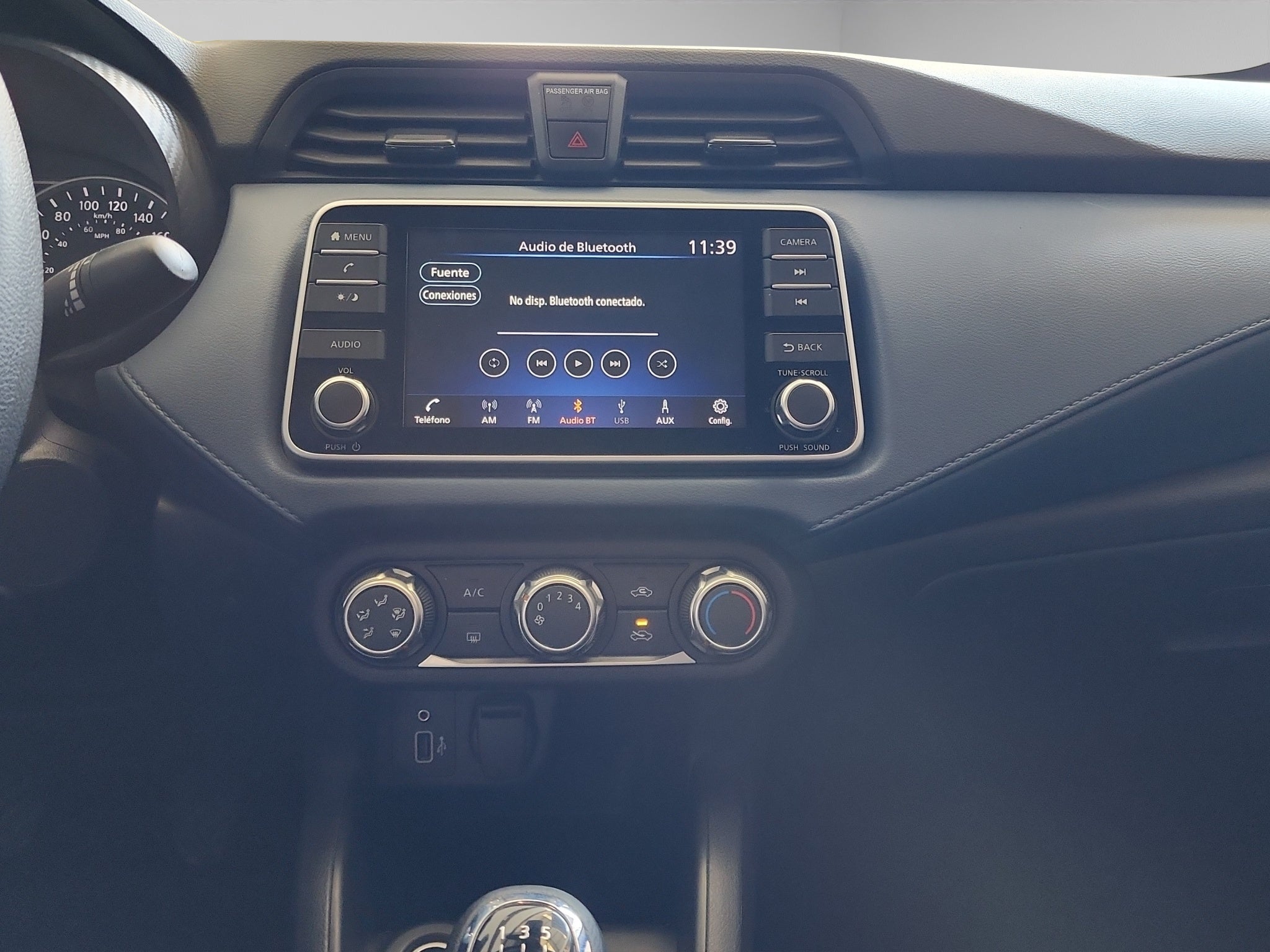 2025 Nissan Versa 4 pts. Advance, TM5, a/ac., f. niebla, RA-16