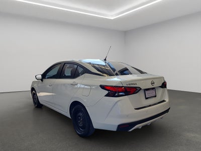 2025 Nissan Versa 4 pts. Advance, TM5, a/ac., f. niebla, RA-16