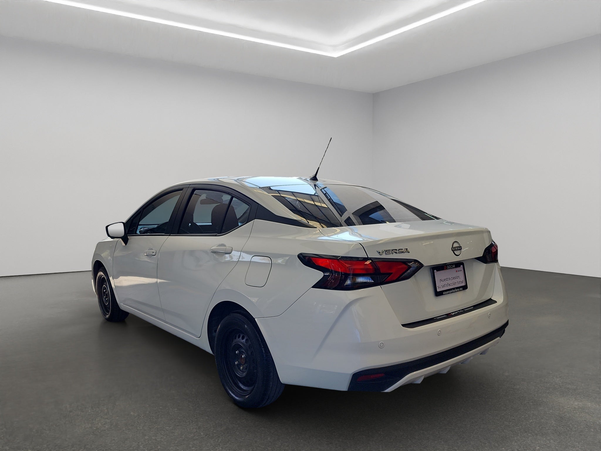 2025 Nissan Versa 4 pts. Advance, TM5, a/ac., f. niebla, RA-16
