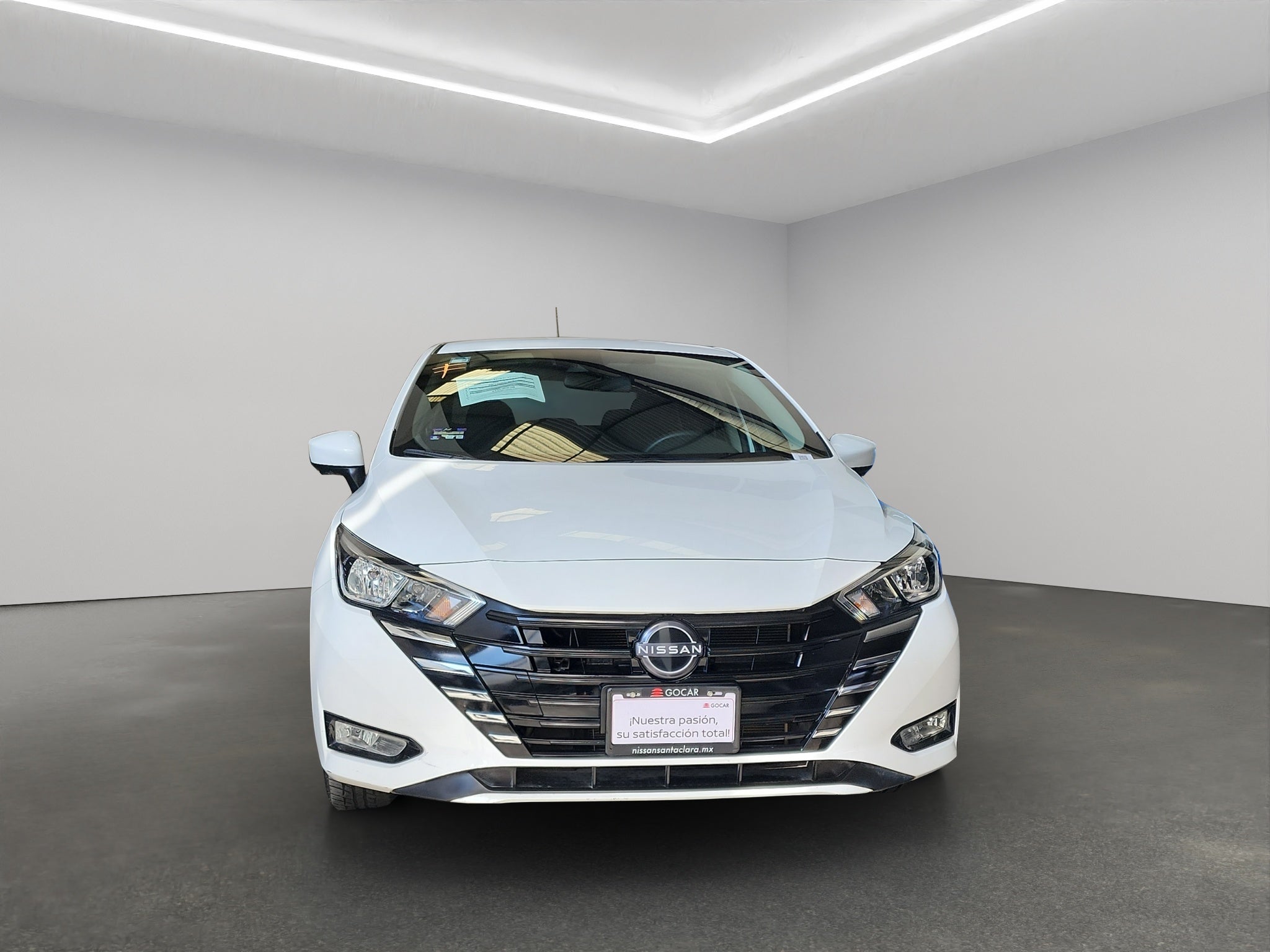 2025 Nissan Versa 4 pts. Advance, TM5, a/ac., f. niebla, RA-16