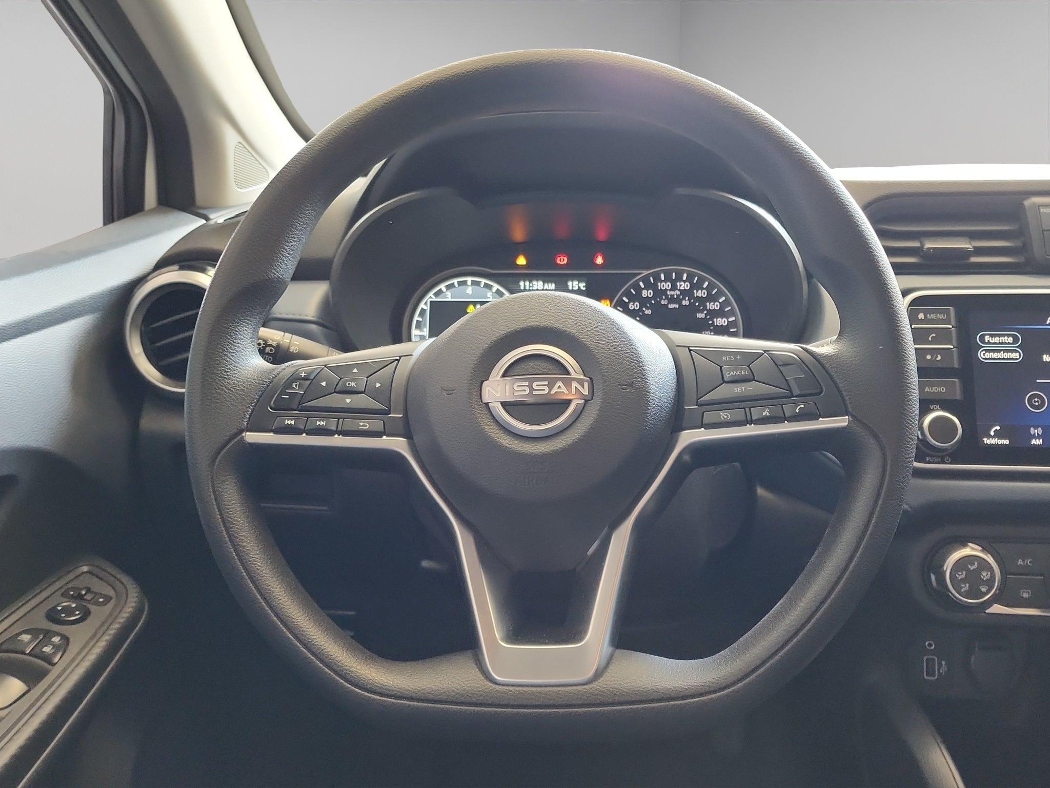 2025 Nissan Versa 4 pts. Advance, TM5, a/ac., f. niebla, RA-16