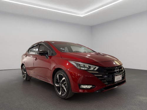 2025 Nissan Versa 4 pts. SR, CVT, a/ac. Aut., f. niebla, f. led, spoiler, RA-17