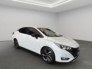 2023 Nissan Versa 4 pts. SR, CVT, a/ac. Aut., f. niebla, f. led, spoiler, RA-17 (cambio de línea)