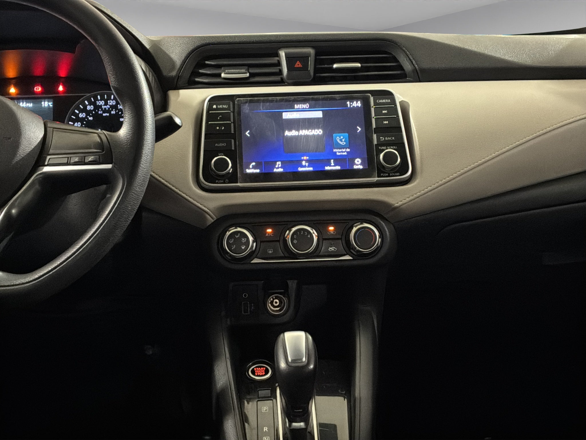 2020 Nissan Versa 4 pts. Advance, TM5, a/ac., VE, f. niebla, RA-16 (línea nueva)