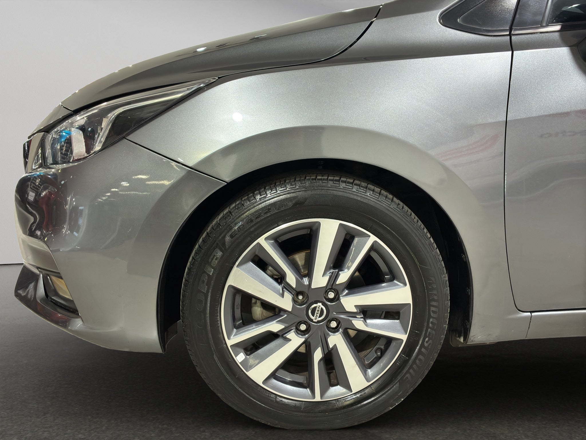 2020 Nissan Versa 4 pts. Advance, TM5, a/ac., VE, f. niebla, RA-16 (línea nueva)