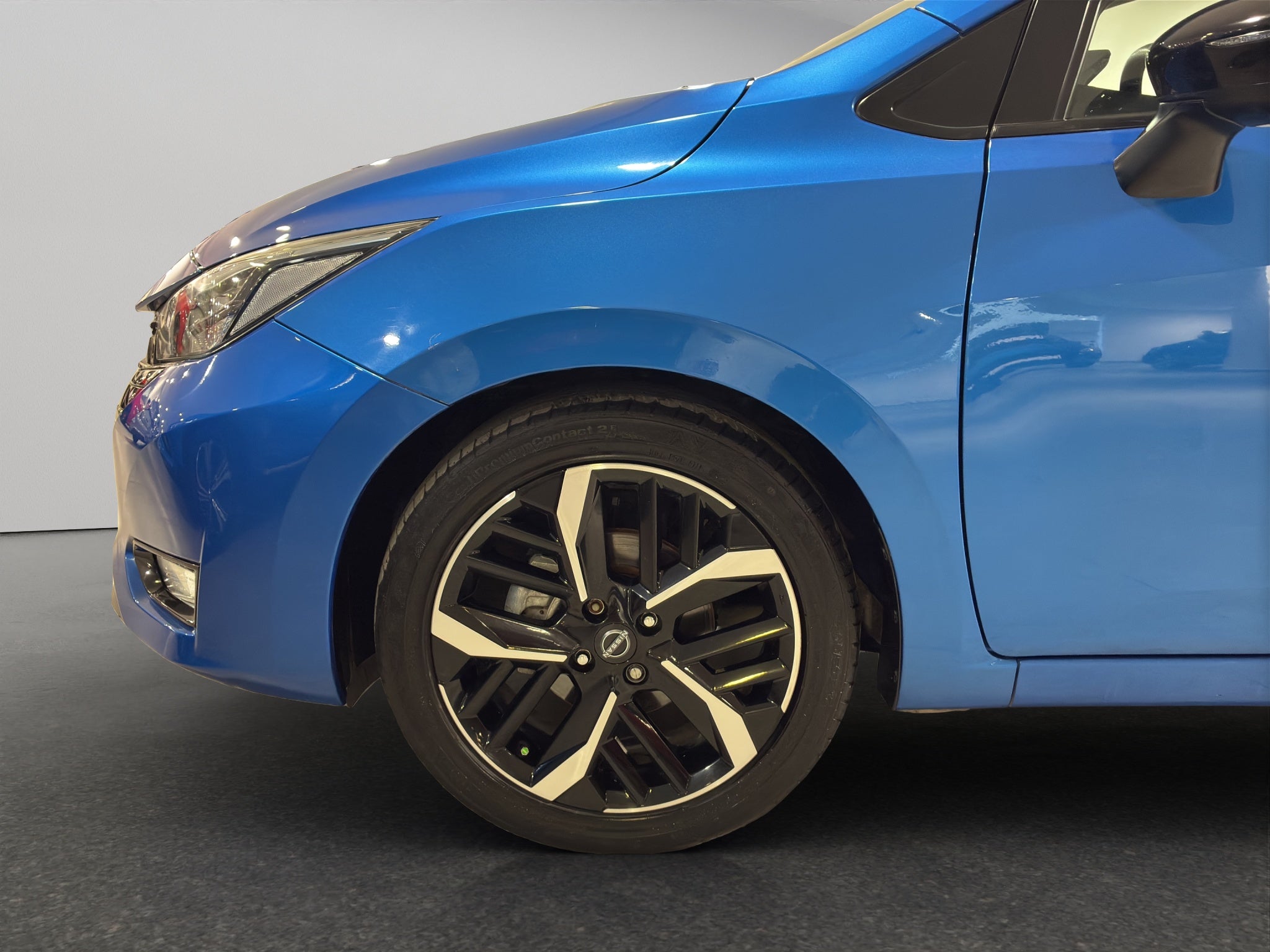 2024 Nissan Versa 4 pts. SR, TA, a/ac. Aut., f. niebla, f. led, spoiler, RA-17