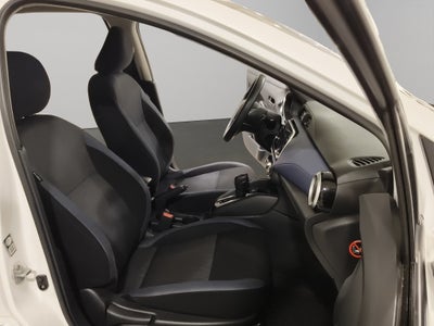 2024 Nissan Versa 4 pts. Advance, TM5, a/ac., f. niebla, RA-16