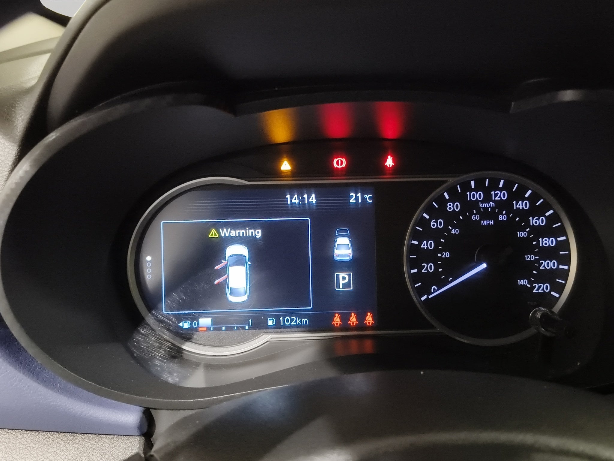 2024 Nissan Versa 4 pts. Advance, TM5, a/ac., f. niebla, RA-16