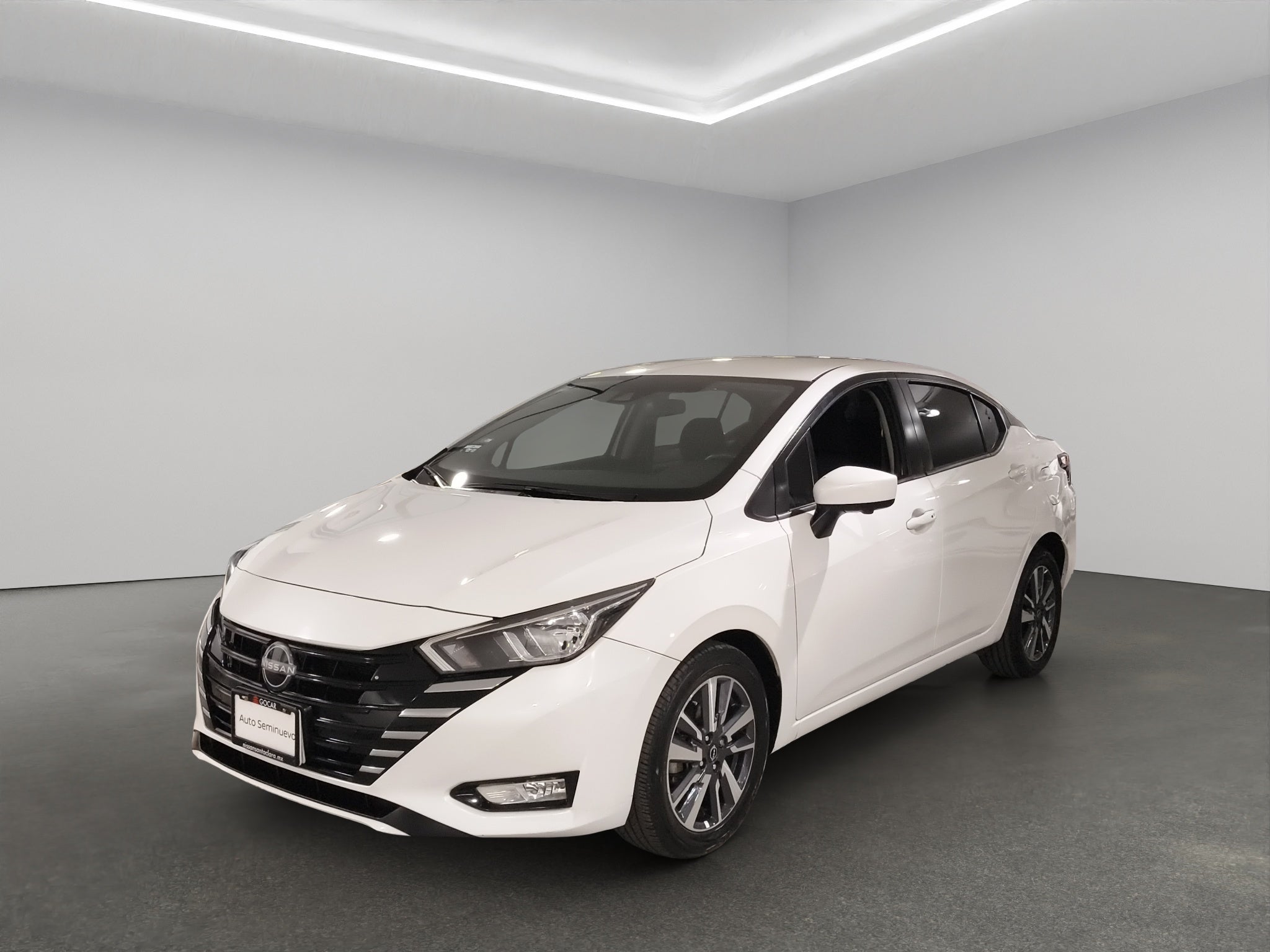 2024 Nissan Versa 4 pts. Advance, TM5, a/ac., f. niebla, RA-16