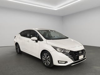 2024 Nissan Versa 4 pts. Advance, TM5, a/ac., f. niebla, RA-16