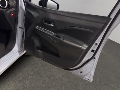 2024 Nissan Versa 4 pts. SR, CVT, a/ac. Aut., f. niebla, f. led, spoiler, RA-17