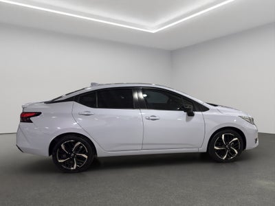 2024 Nissan Versa 4 pts. SR, CVT, a/ac. Aut., f. niebla, f. led, spoiler, RA-17