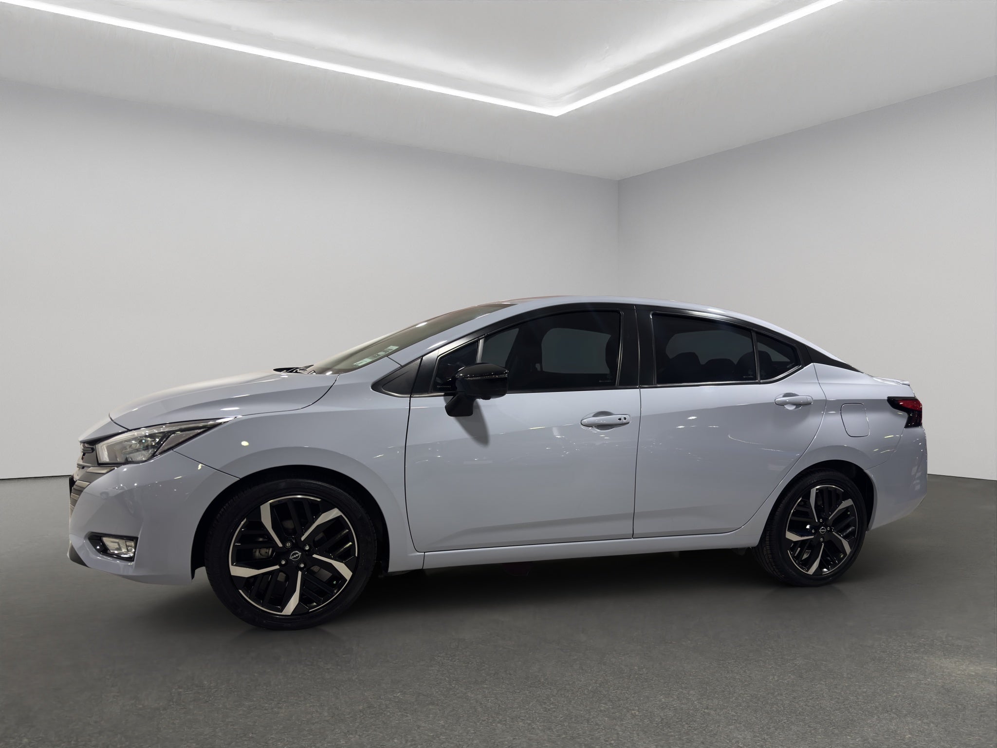 2024 Nissan Versa 4 pts. SR, CVT, a/ac. Aut., f. niebla, f. led, spoiler, RA-17