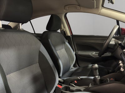 2024 Nissan Versa 4 pts. Advance, TM5, a/ac., f. niebla, RA-16