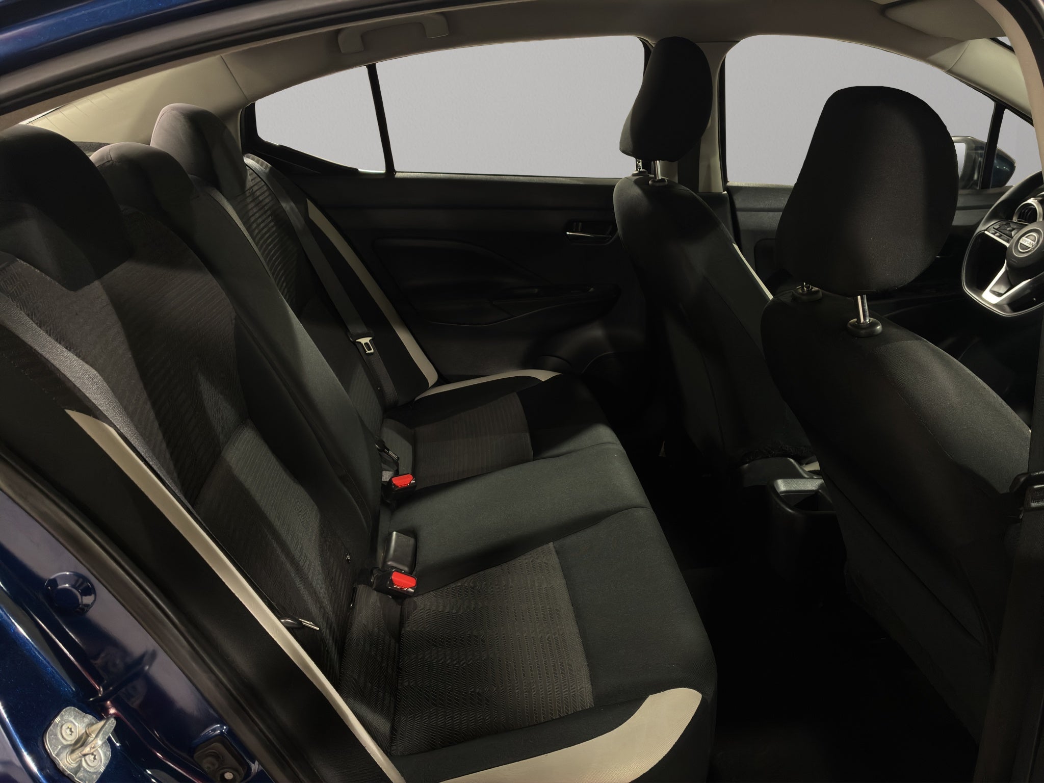 2021 Nissan Versa 4 pts. Advance, TM5, a/ac., VE, f. niebla, RA-16