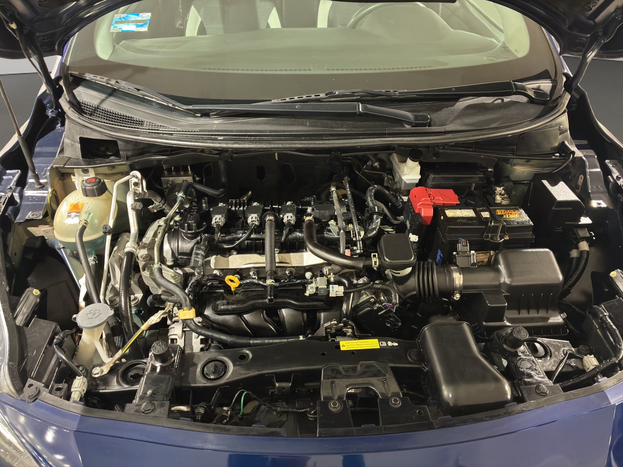 2021 Nissan Versa 4 pts. Advance, TM5, a/ac., VE, f. niebla, RA-16