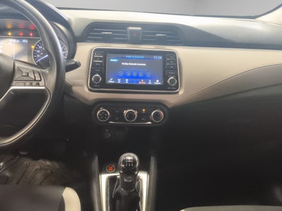 2022 Nissan Versa 4 pts. Advance, TM5, a/ac., VE, f. niebla, RA-16 (línea anterior)