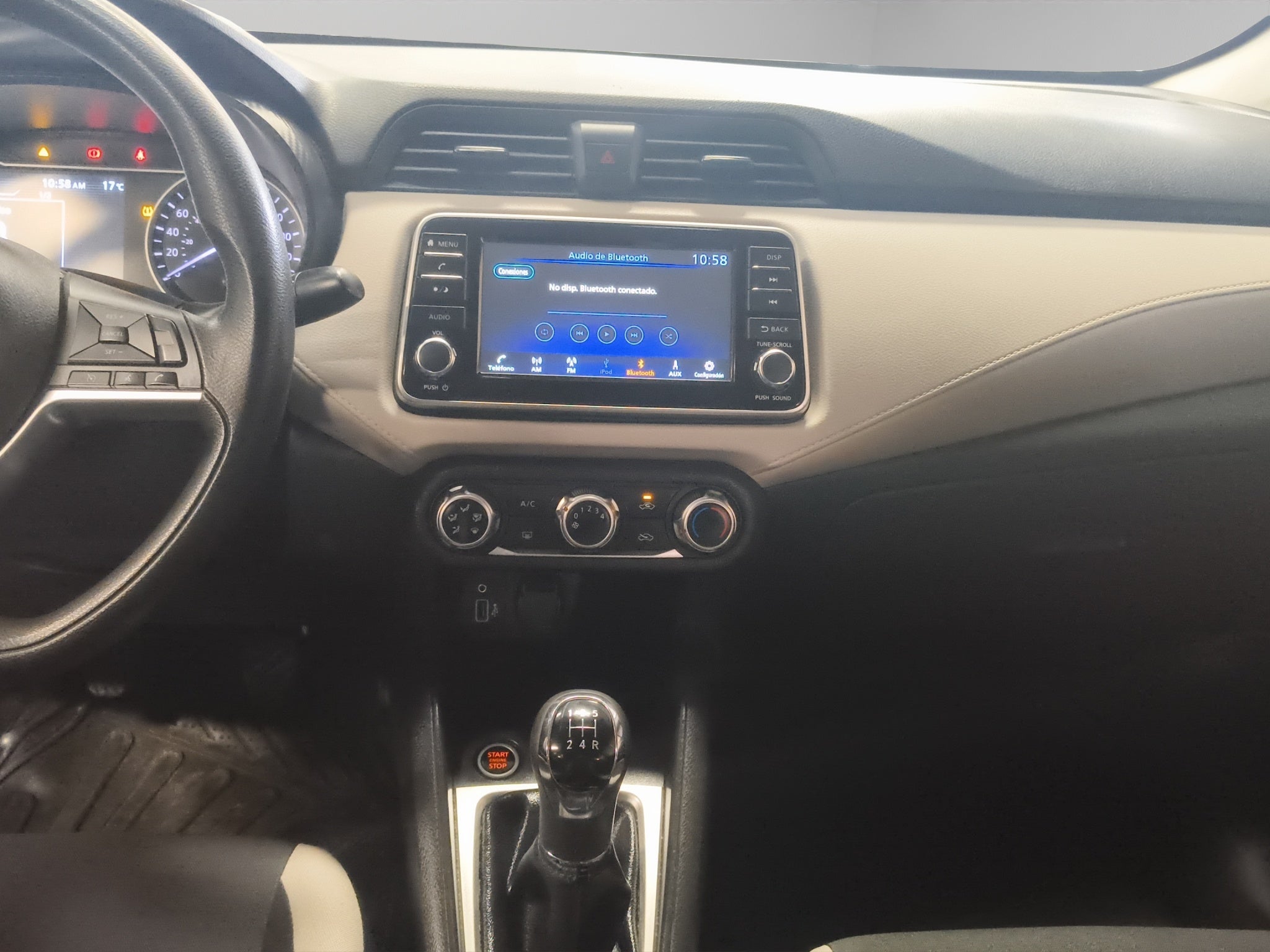 2022 Nissan Versa 4 pts. Advance, TM5, a/ac., VE, f. niebla, RA-16 (línea anterior)