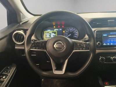 2022 Nissan Versa 4 pts. Advance, TM5, a/ac., VE, f. niebla, RA-16 (línea anterior)