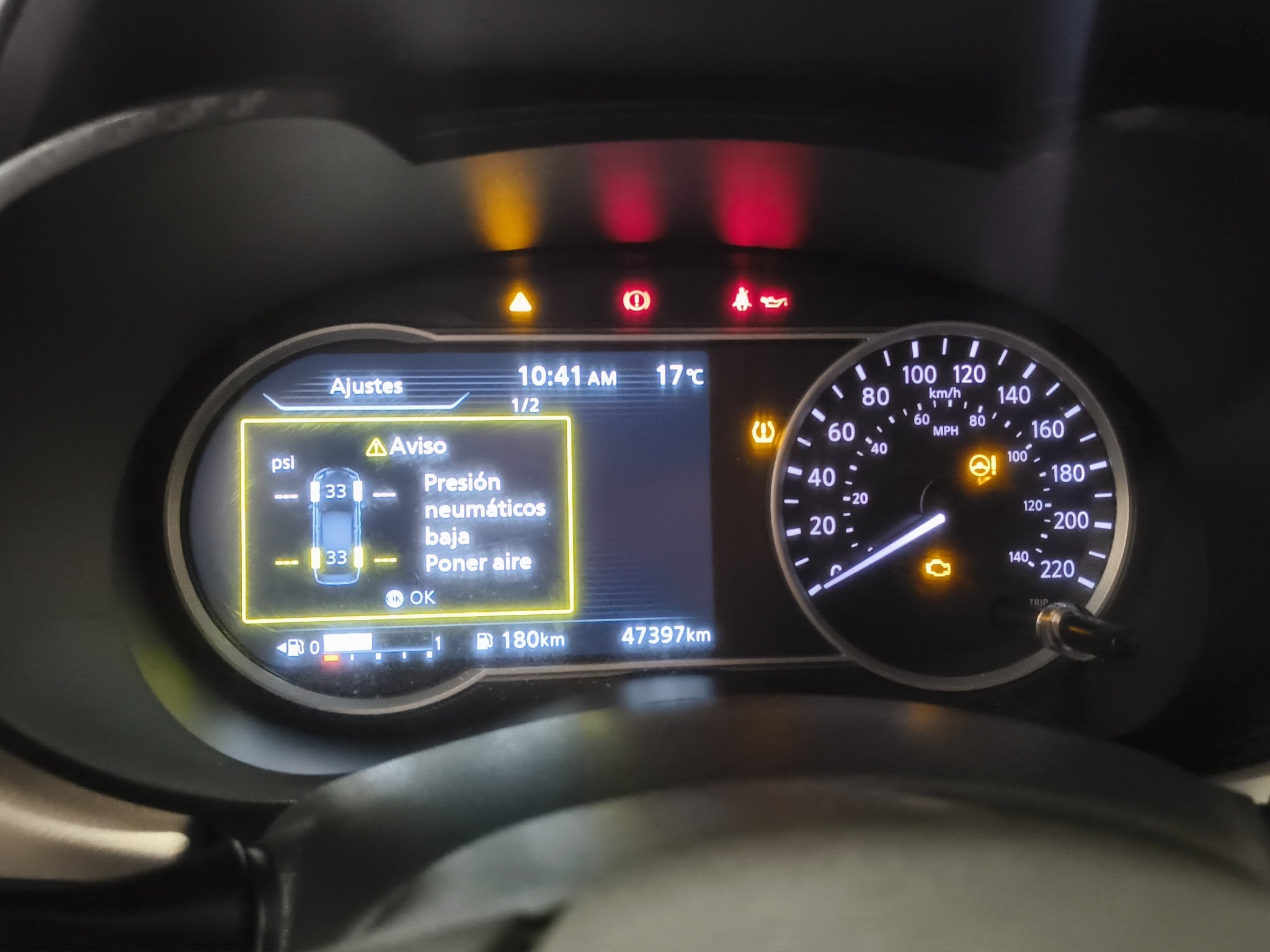 2022 Nissan Versa 4 pts. Advance, TM5, a/ac., VE, f. niebla, RA-16 (línea anterior)