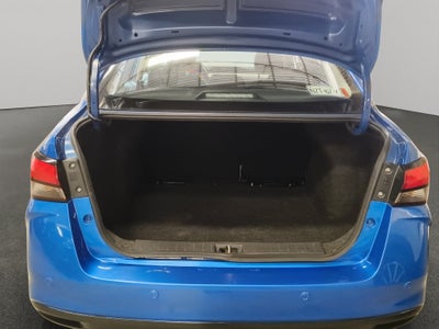 2022 Nissan Versa 4 pts. Advance, TM5, a/ac., VE, f. niebla, RA-16 (línea anterior)