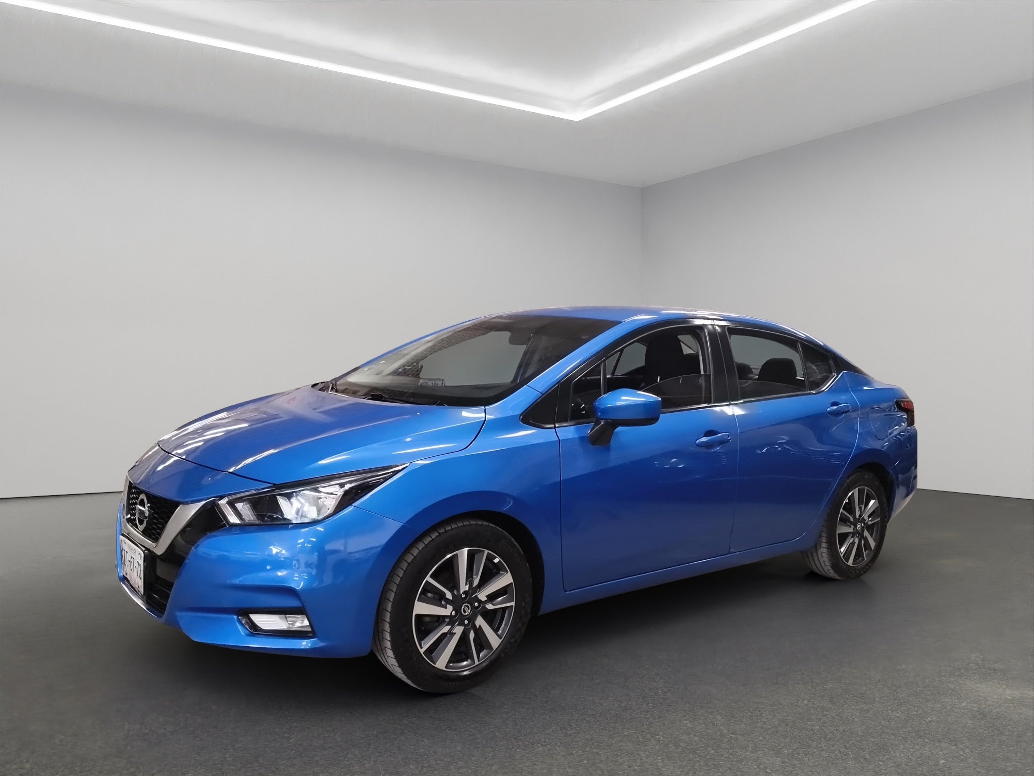 2022 Nissan Versa 4 pts. Advance, TM5, a/ac., VE, f. niebla, RA-16 (línea anterior)