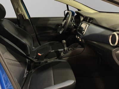 2025 Nissan Versa 4 pts. Advance, TM5, a/ac., f. niebla, RA-16 (línea anterior)