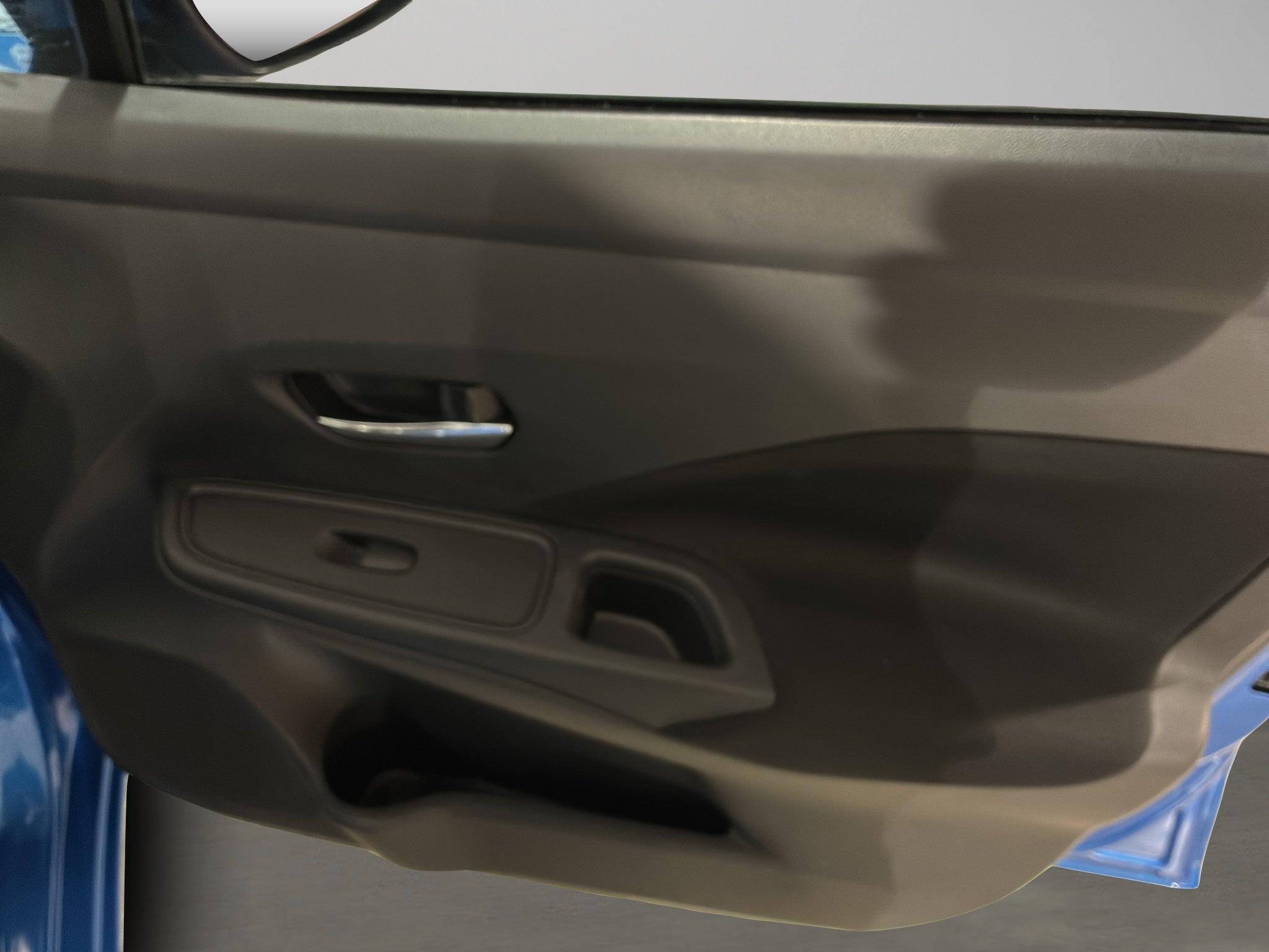 2025 Nissan Versa 4 pts. Advance, TM5, a/ac., f. niebla, RA-16 (línea anterior)