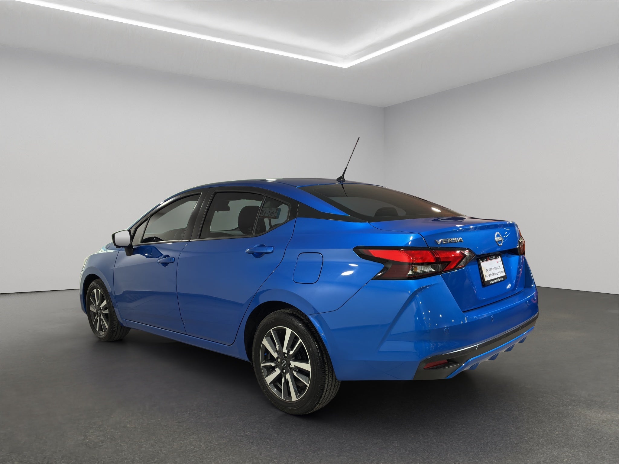 2025 Nissan Versa 4 pts. Advance, TM5, a/ac., f. niebla, RA-16 (línea anterior)