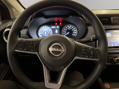 2024 Nissan Versa 4 pts. Advance, TM5, a/ac., f. niebla, RA-16