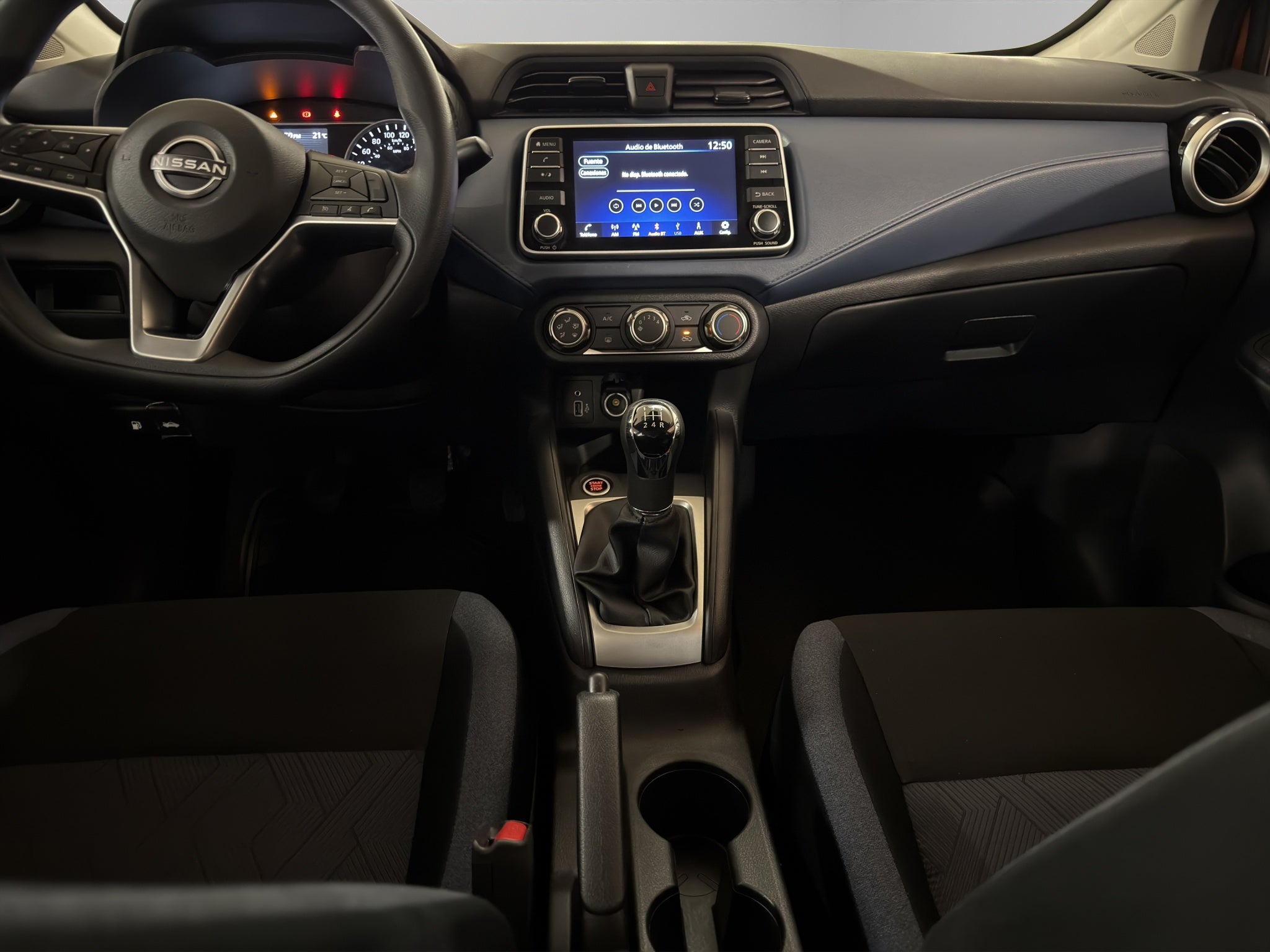 2024 Nissan Versa 4 pts. Advance, TM5, a/ac., f. niebla, RA-16