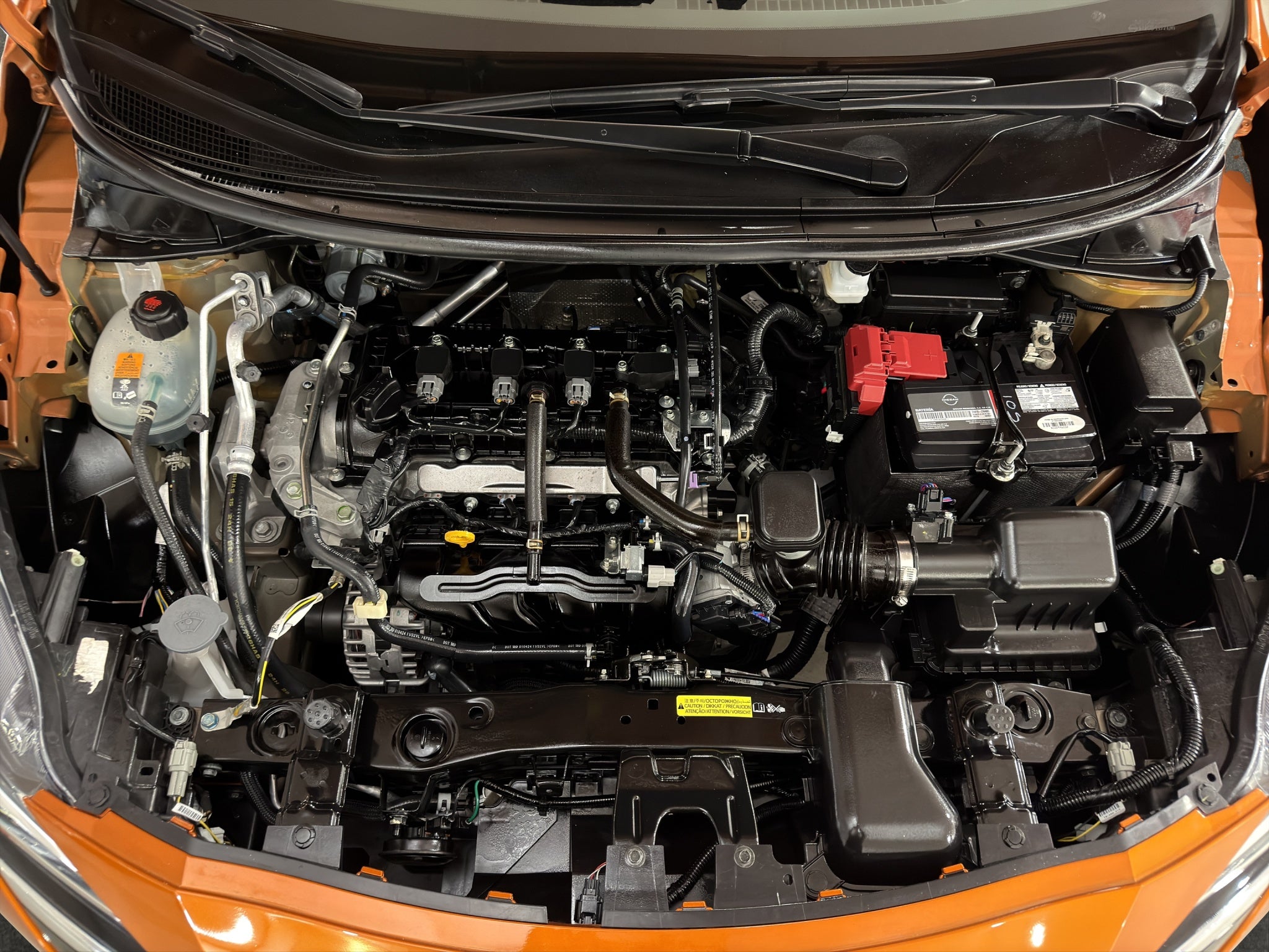 2024 Nissan Versa 4 pts. Advance, TM5, a/ac., f. niebla, RA-16