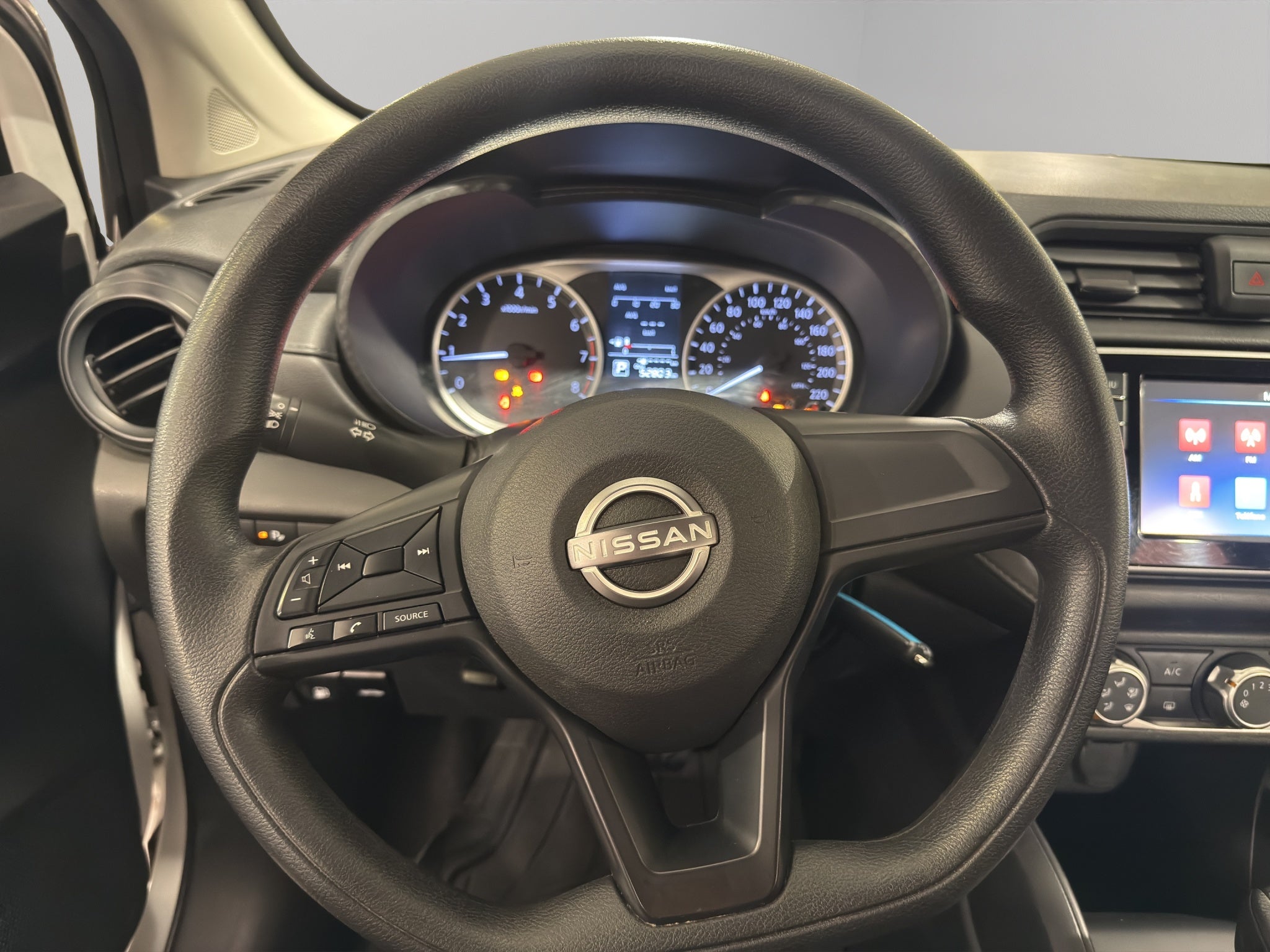 2024 Nissan Versa 4 pts. Sense, TM5, a/ac., R-15