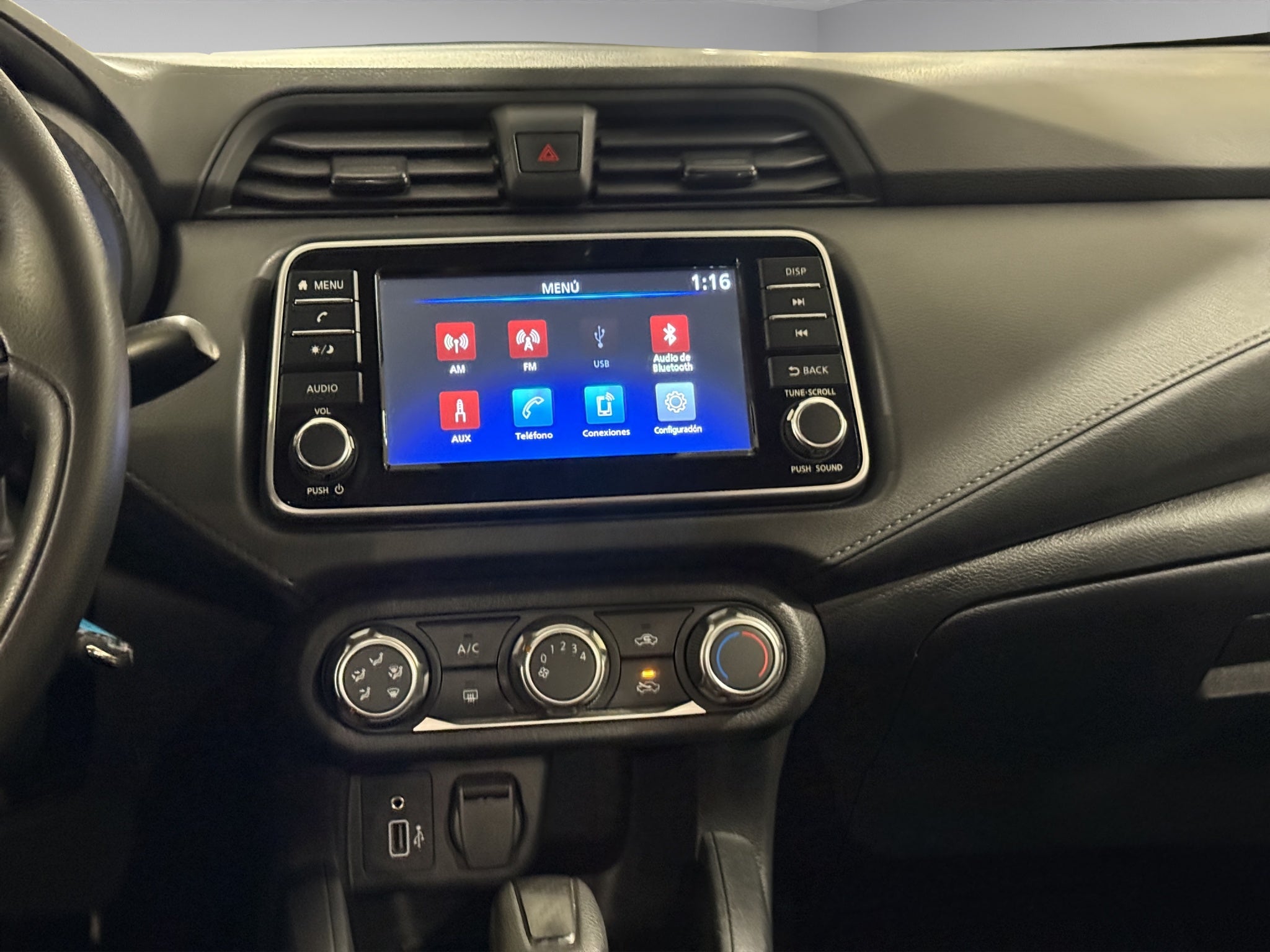 2024 Nissan Versa 4 pts. Sense, TM5, a/ac., R-15