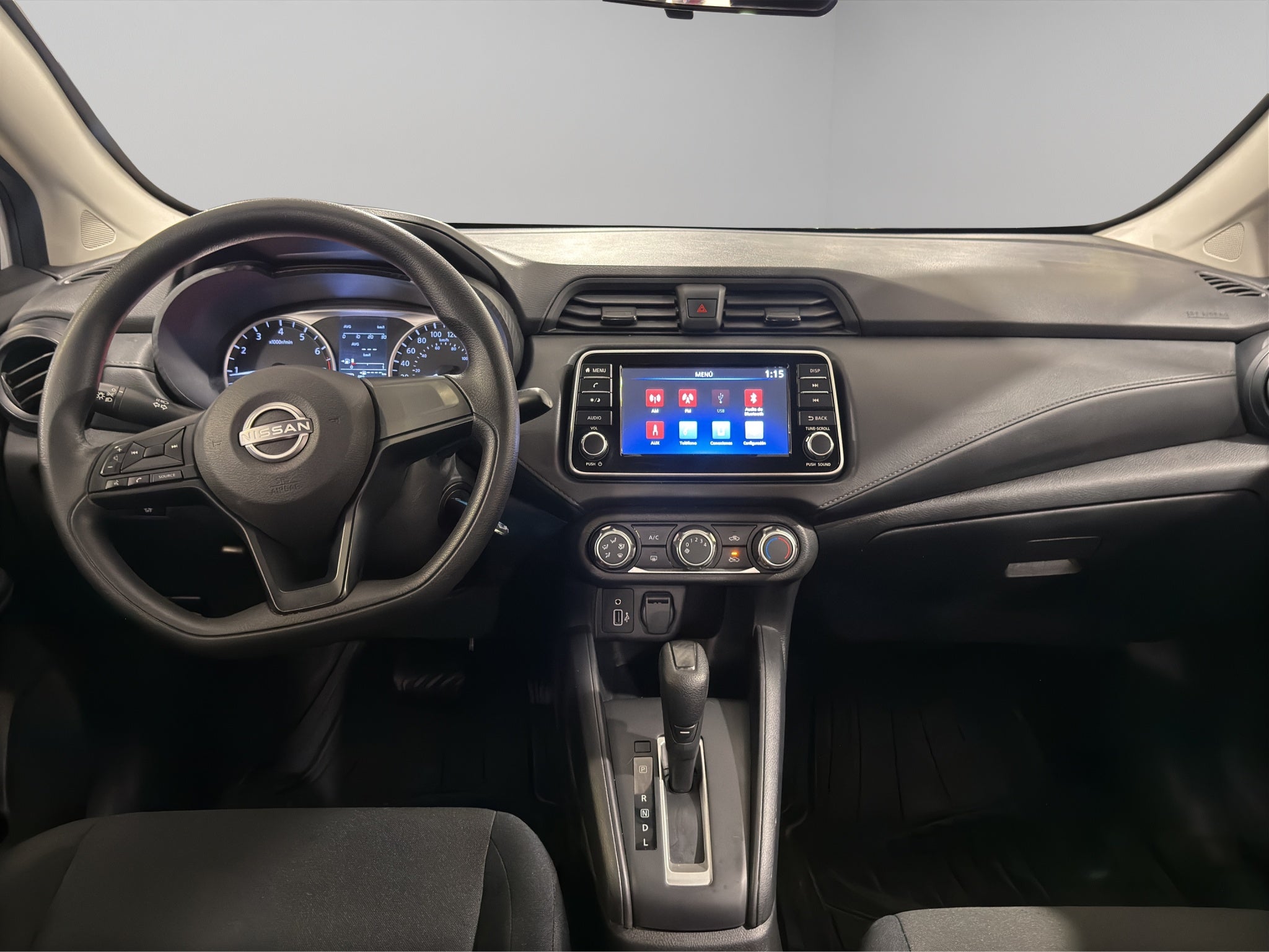2024 Nissan Versa 4 pts. Sense, TM5, a/ac., R-15