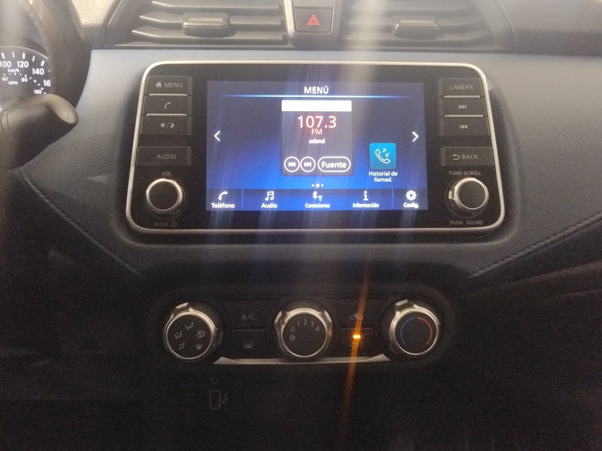 2025 Nissan Versa 4 pts. Advance, TM5, a/ac., f. niebla, RA-16