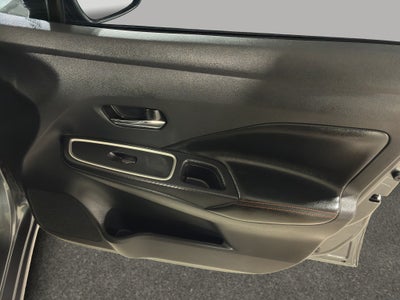 2024 Nissan Versa 4 pts. SR, CVT, a/ac. Aut., f. niebla, f. led, spoiler, RA-17