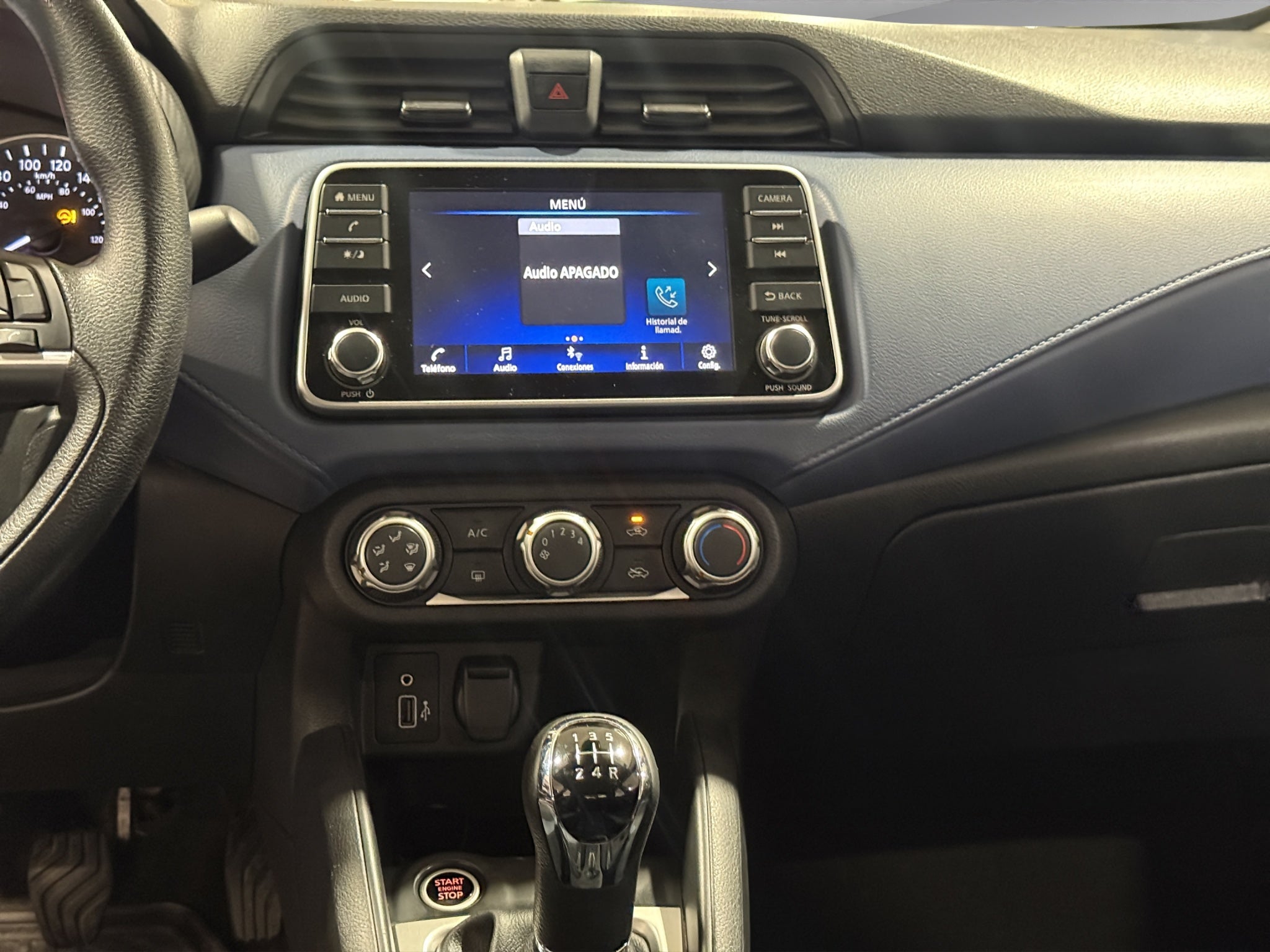 2024 Nissan Versa 4 pts. Advance, TM5, a/ac., f. niebla, RA-16