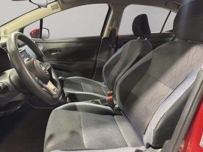 2024 Nissan Versa 4 pts. Advance, TM5, a/ac., f. niebla, RA-16