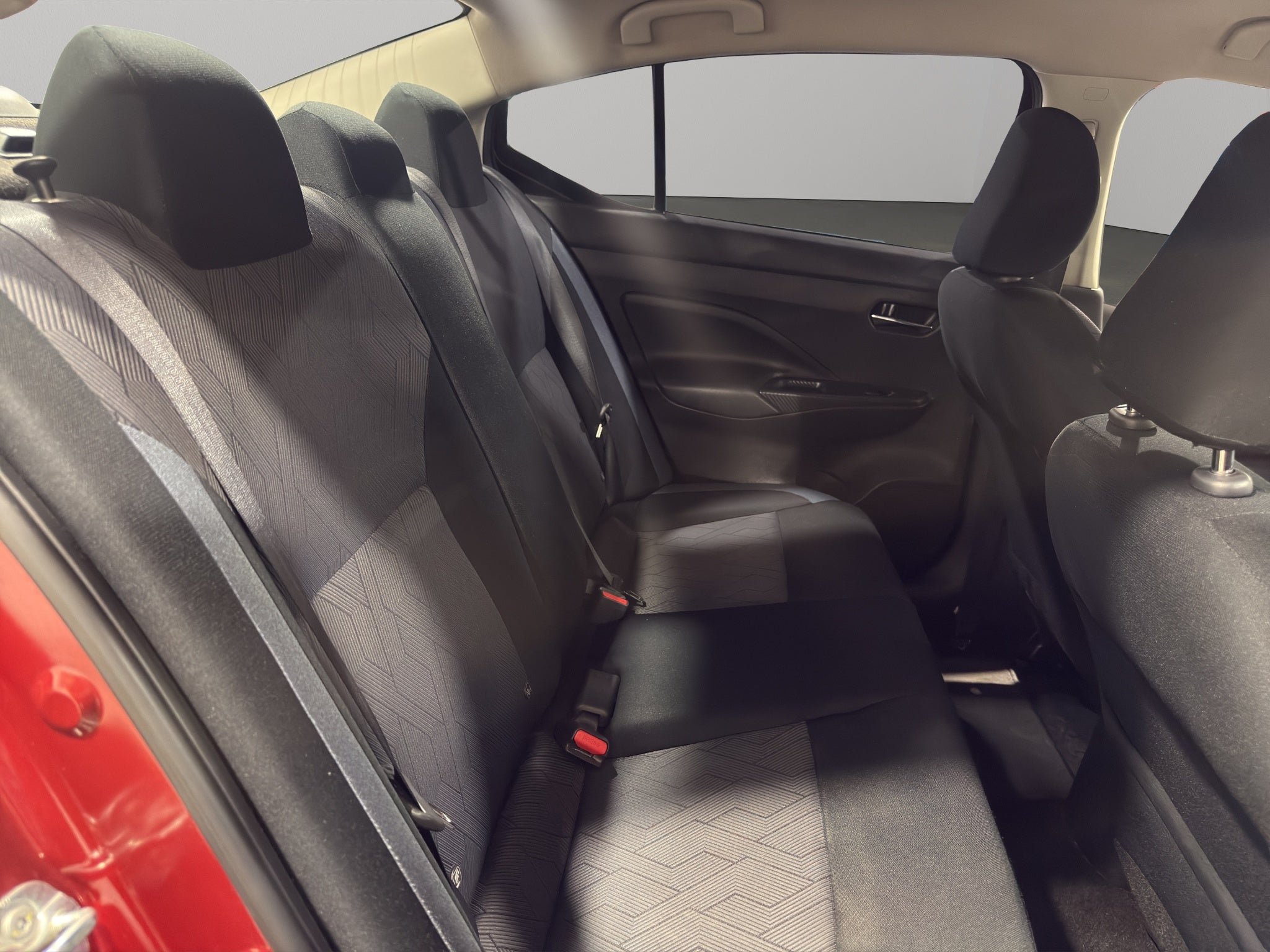 2024 Nissan Versa 4 pts. Advance, TM5, a/ac., f. niebla, RA-16