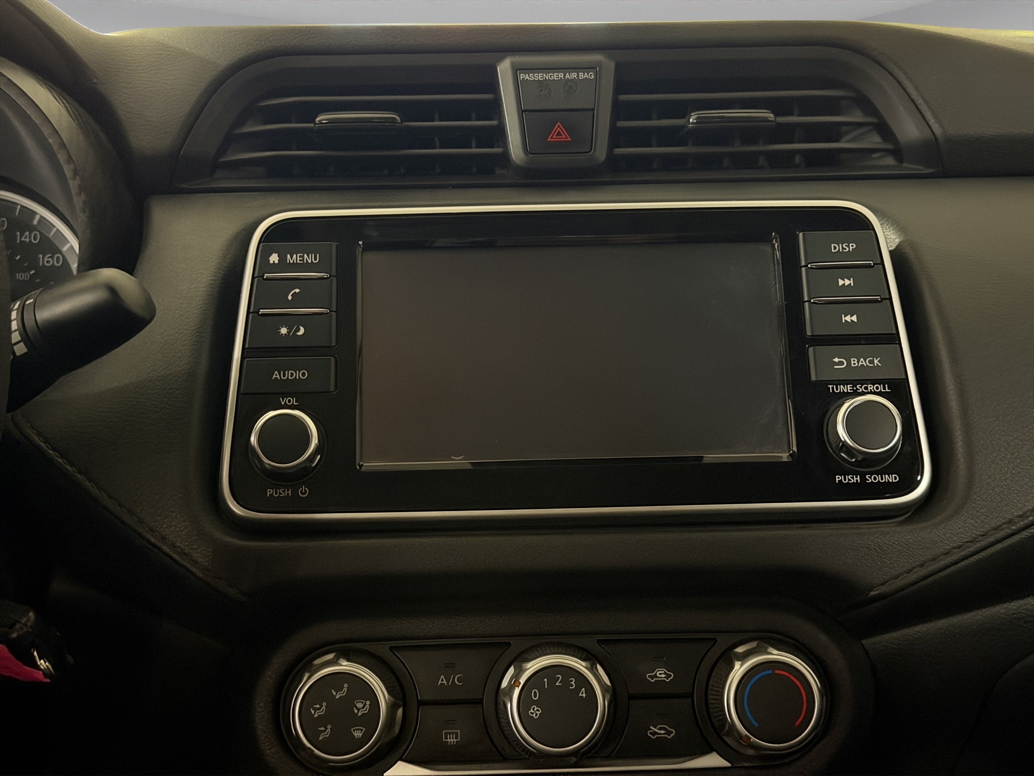 2025 Nissan Versa 4 pts. Sense, TM5, a/ac., R-15 (línea anterior)