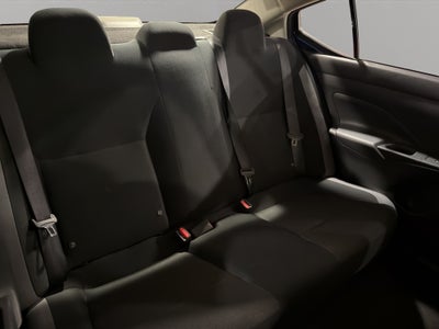 2025 Nissan Versa 4 pts. Sense, TM5, a/ac., R-15 (línea anterior)