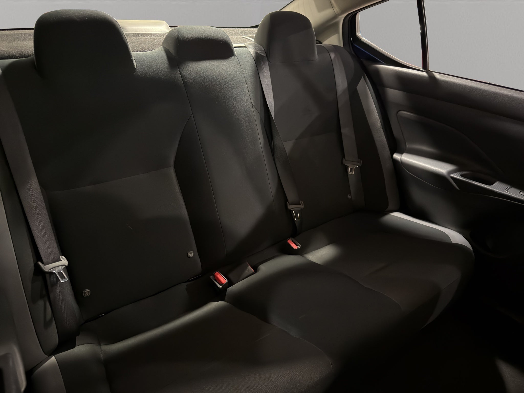 2025 Nissan Versa 4 pts. Sense, TM5, a/ac., R-15 (línea anterior)