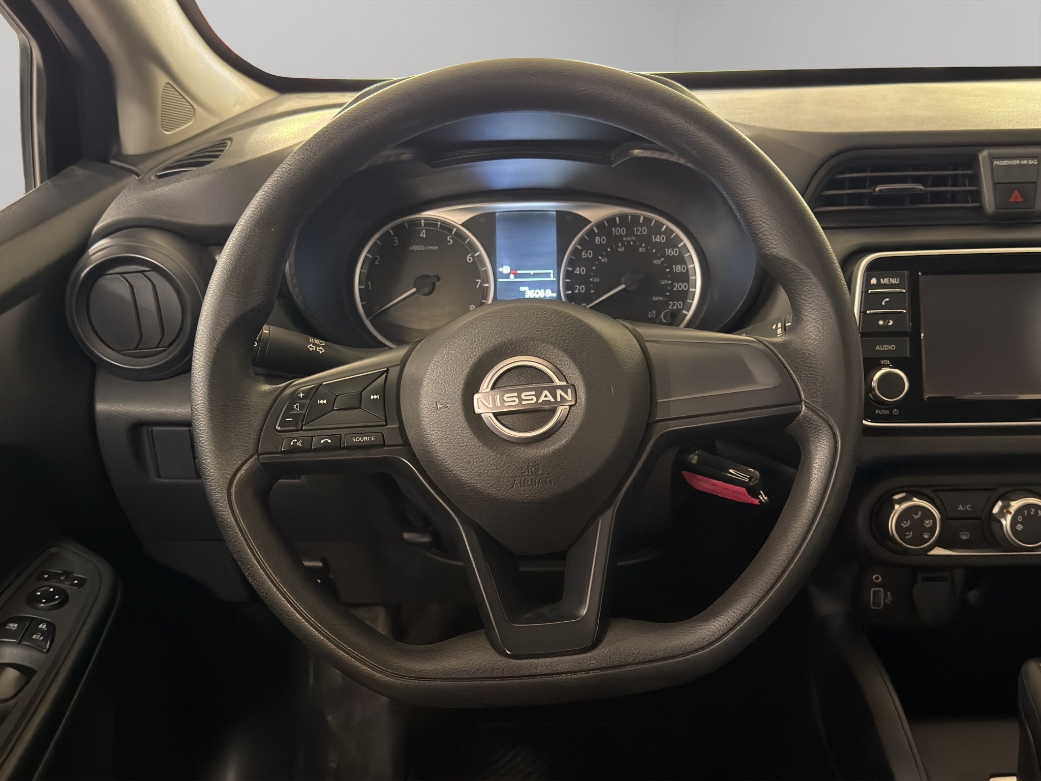 2025 Nissan Versa 4 pts. Sense, TM5, a/ac., R-15 (línea anterior)