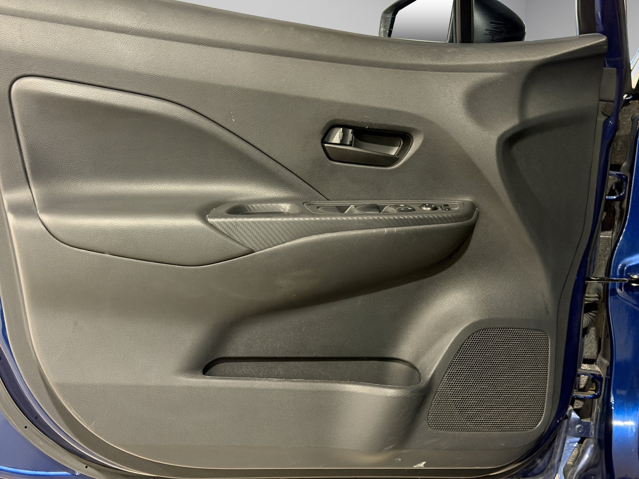 2025 Nissan Versa 4 pts. Sense, TM5, a/ac., R-15 (línea anterior)
