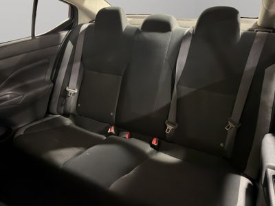 2025 Nissan Versa 4 pts. Sense, TM5, a/ac., R-15 (línea anterior)