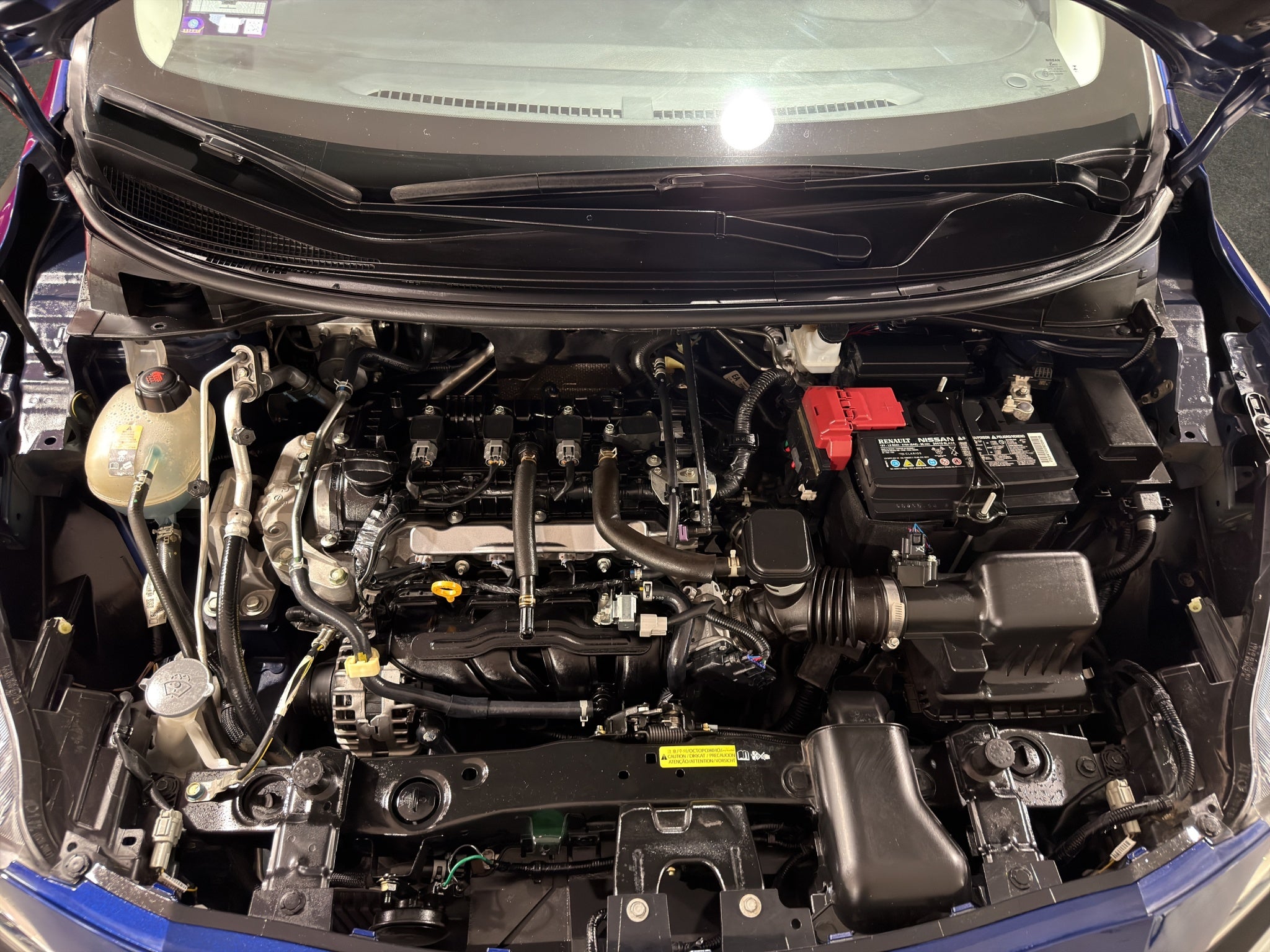 2025 Nissan Versa 4 pts. Sense, TM5, a/ac., R-15 (línea anterior)