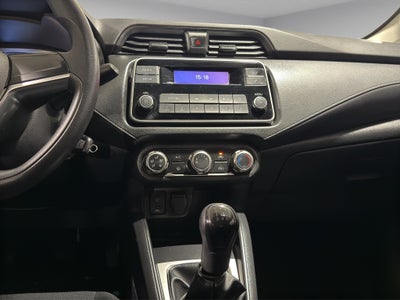 2022 Nissan Versa 4 pts. Sense, TM5, a/ac., VE, R-15 (línea anterior)