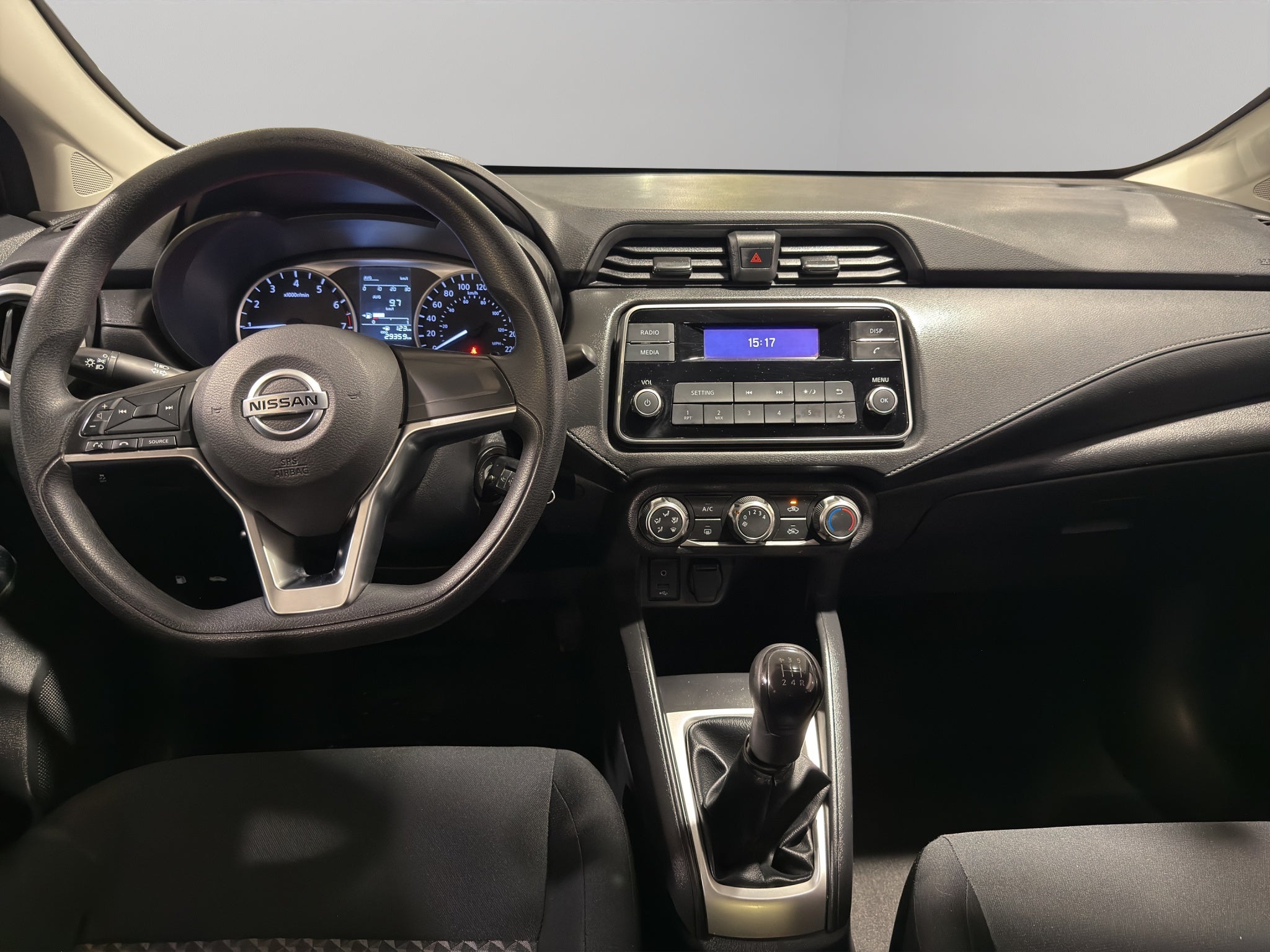 2022 Nissan Versa 4 pts. Sense, TM5, a/ac., VE, R-15 (línea anterior)
