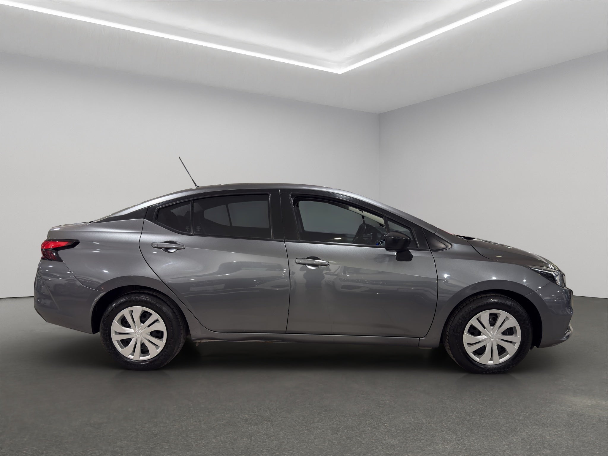2022 Nissan Versa 4 pts. Sense, TM5, a/ac., VE, R-15 (línea anterior)